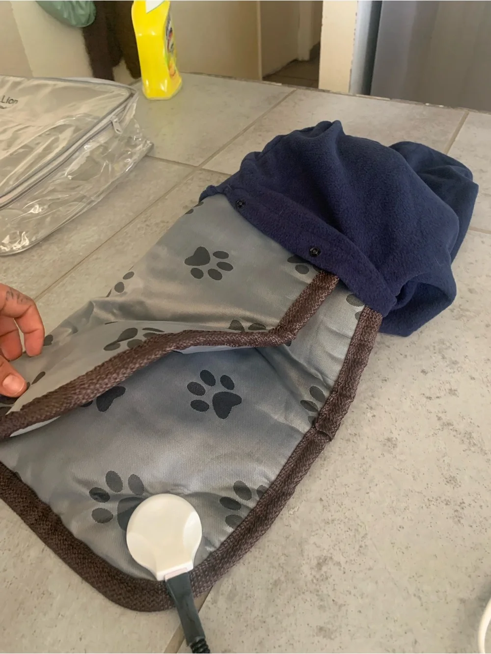 Pet Heating Pad with Paw Print Design - Gra - Picture 3 of 15